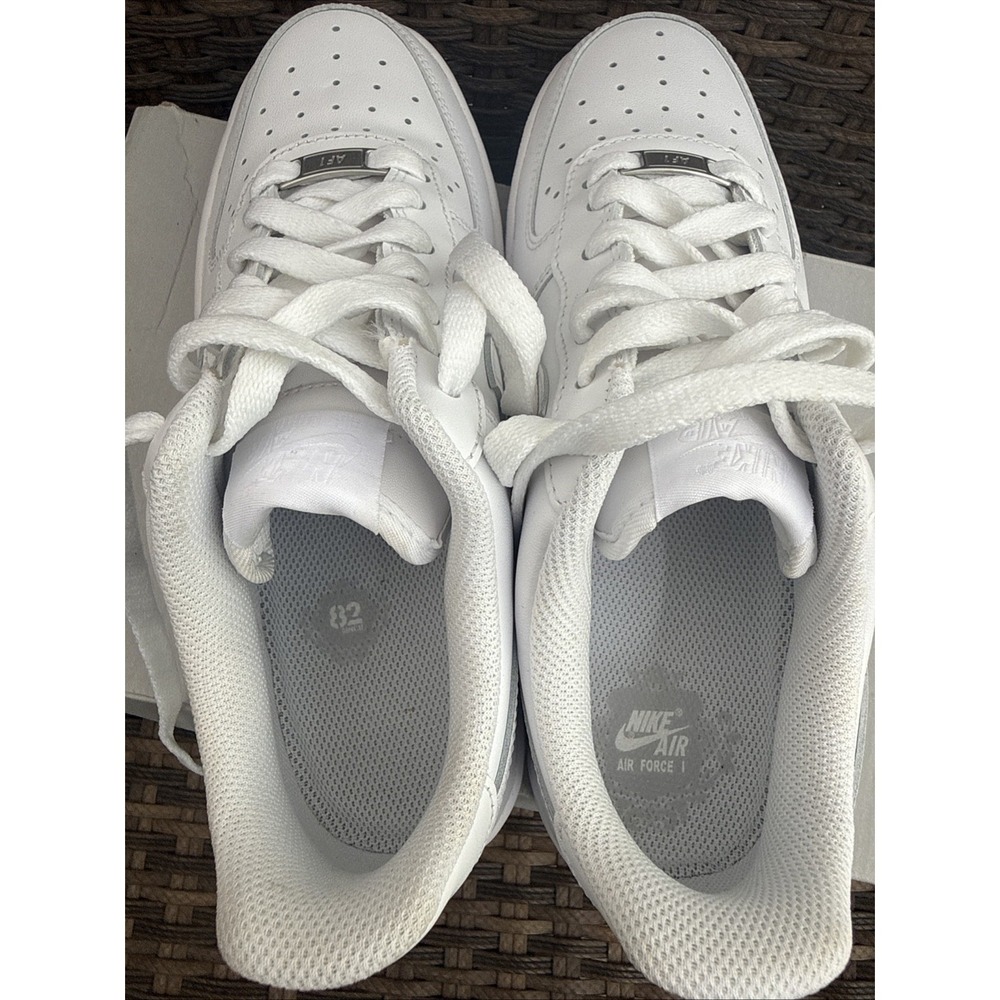 Nike Air Force 1 07 Low Triple White Womens Sneakers DD8959-100 Size 8 NEW - Picture 4 of 6